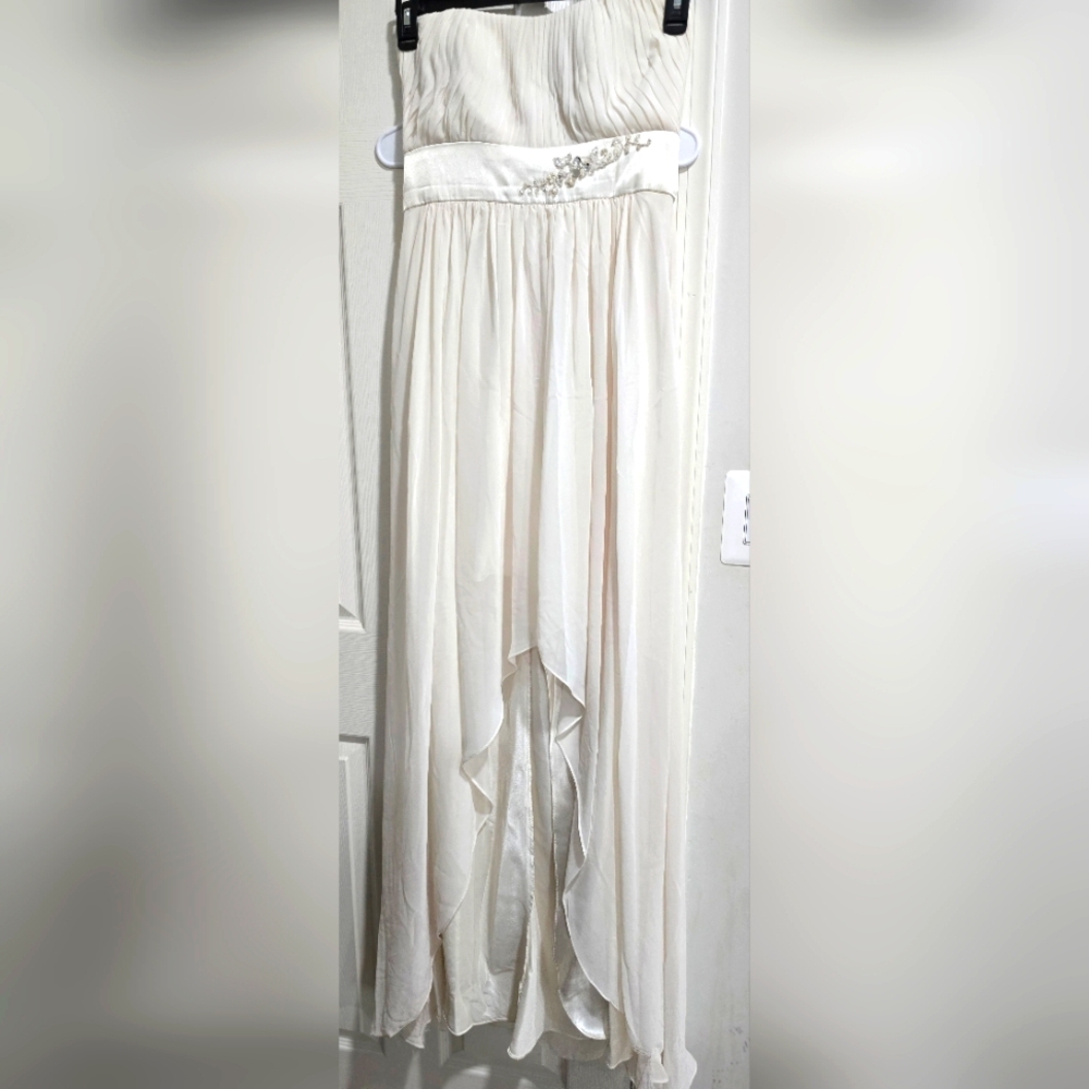 Elegant White Pleated Dress with Embellished Waist